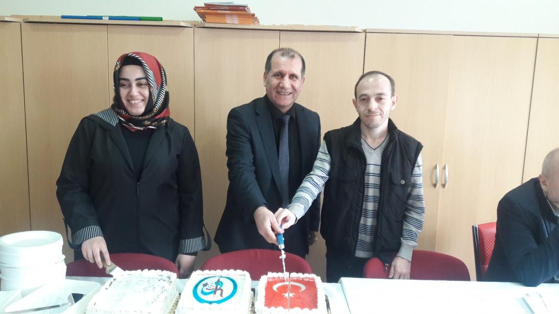 2019-2020 Eğitim Öğretim Yılı 2.Dönem Açılış Pastamızı Kestik.