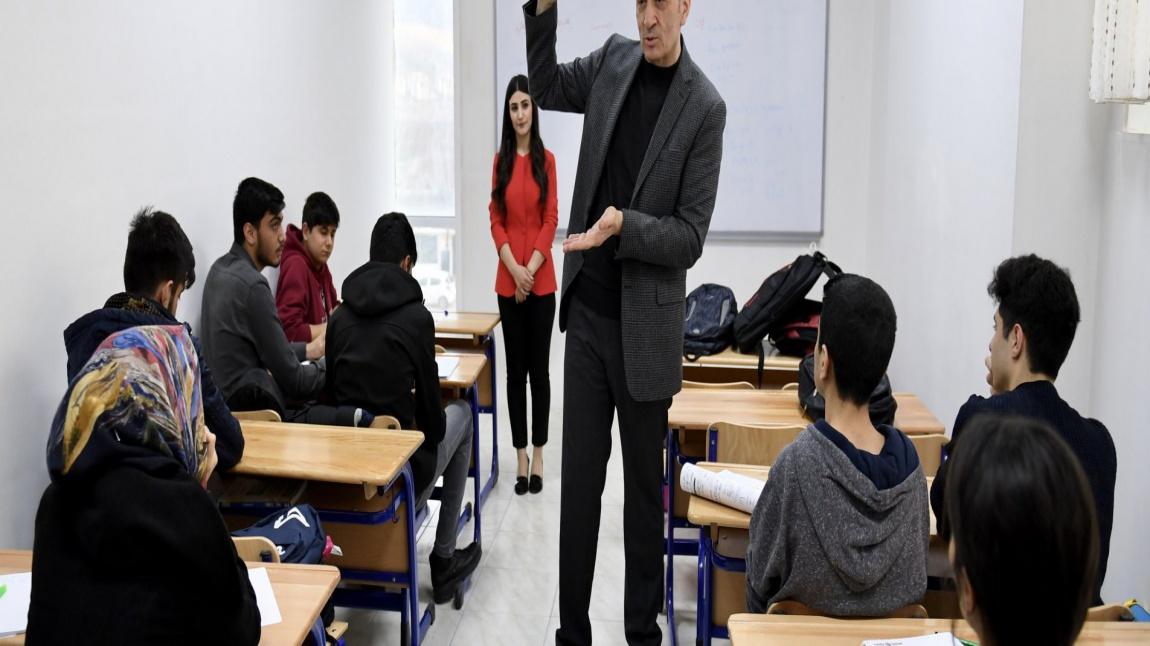 Milli Eğitim Bakanımız Ziya Selçuk Depremin Yaşandığı Elazığ'da Öğretmenler ve Öğrencilerle Bir Araya Geldi.