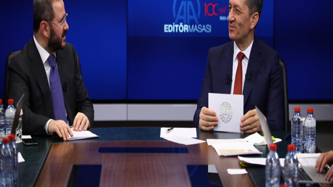Millî Eğitim Bakanımız Ziya Selçuk, Anadolu Ajansı Editör Masasına Konuk Olarak Koronavirüs Önlemleri Kapsamında 23 Mart'tan İtibaren Başlayacak Olan Uzaktan Eğitime İlişkin Detayları Kamuoyu İle Paylaştı