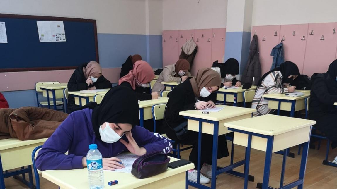 12.Sınıf Öğrencilerimizin Türk Dili ve Edebiyat Sınavı Gerçekleştirildi