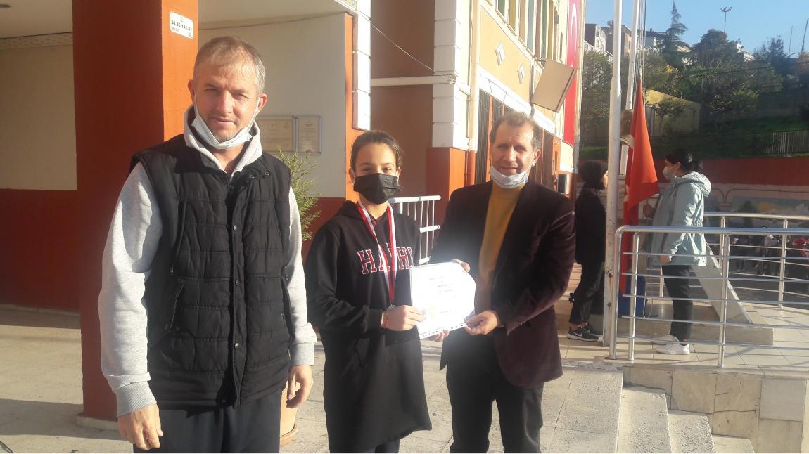 Türkiye 1. Lei Tai Şampiyonasında Türkiye 1.cisi Olan 7.Sınıf Öğrencimiz  Tuba KABA'yı Tebrik Eder Başarılarının Devamını Dileriz