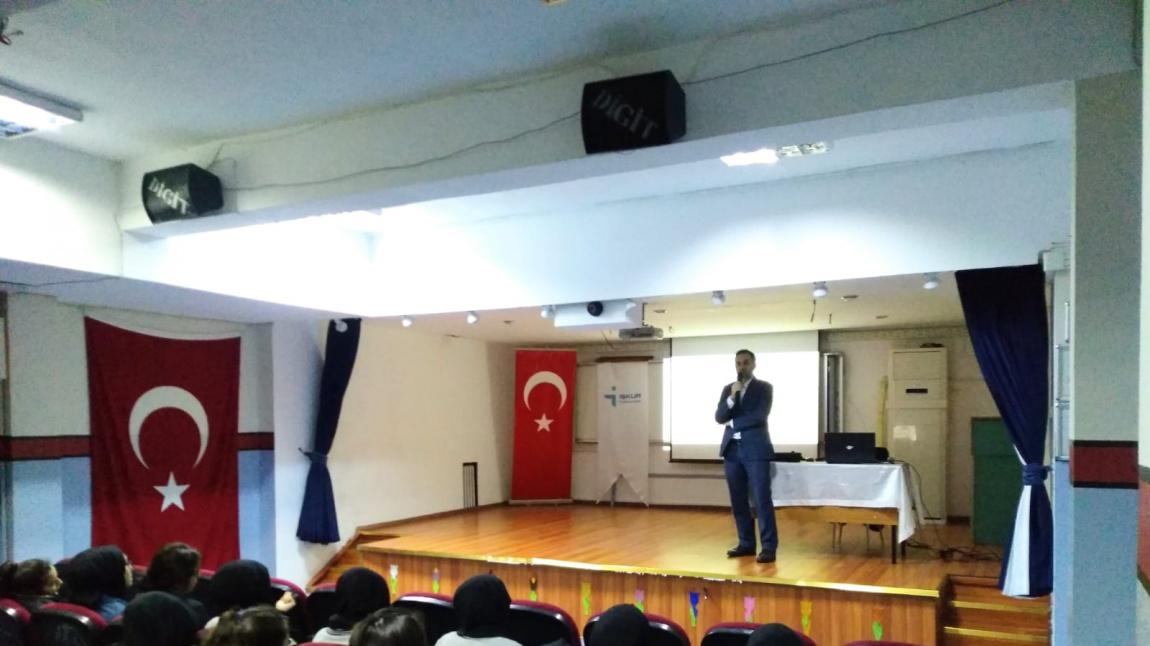 İŞKUR'dan Geleceğin Meslekleri Konulu Seminer Gerçekleştirildi.