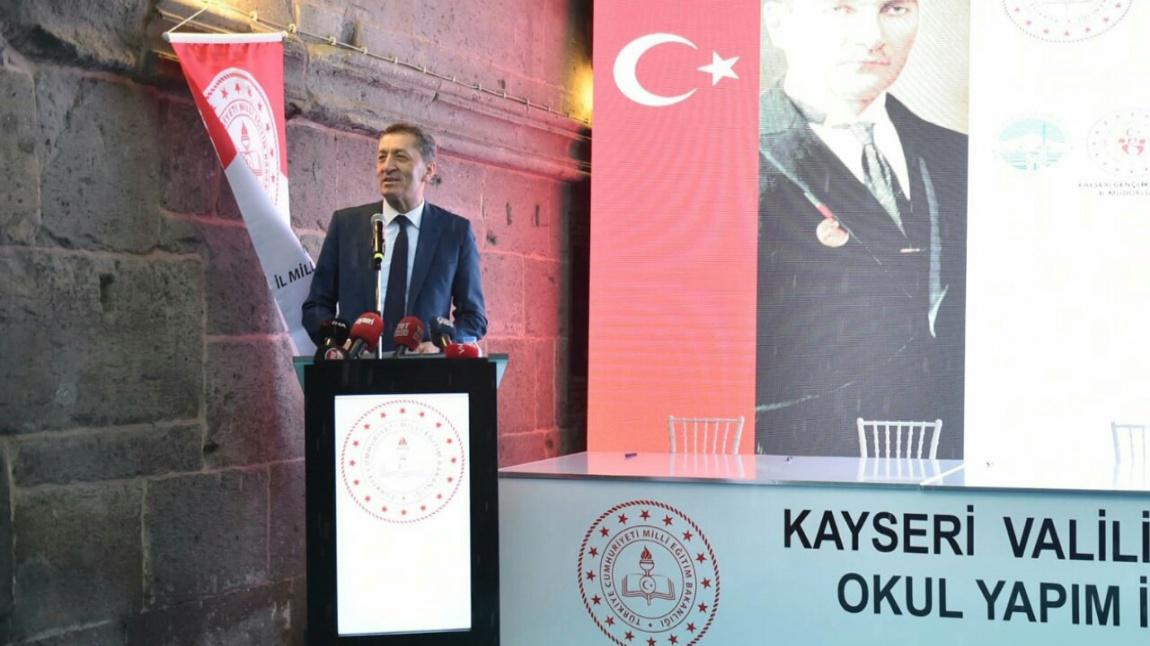 Millî Eğitim Bakanımız Ziya Selçuk, Kayseri'de Hayırseverlerin Desteğiyle Yapılan Eğitim Binaları Protokolüne Katıldı.