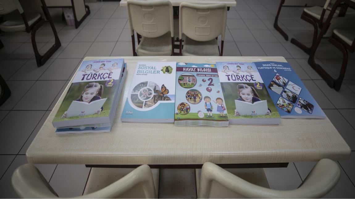 Ücretsiz Ders Kitapları İl ve İlçe Milli Eğitim Müdürlüklerine Gönderildi