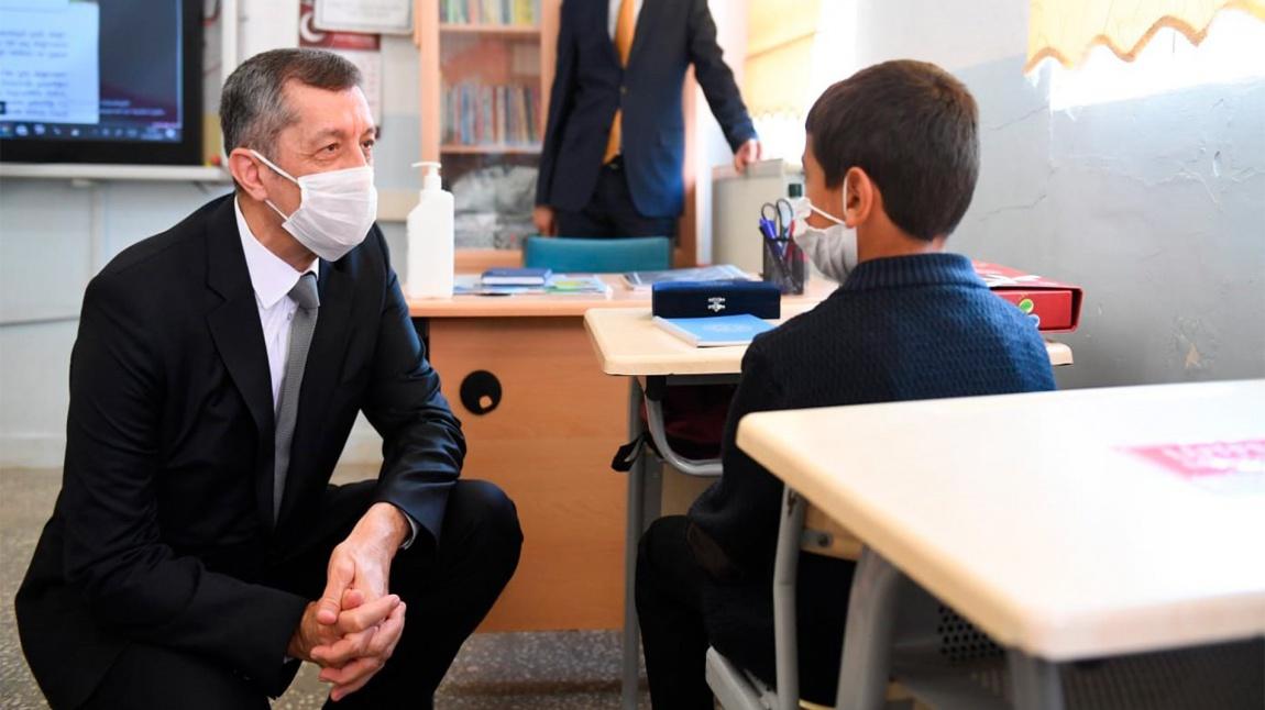 Milli Eğitim Bakanımız Sayın Ziya  Selçuk Biz Öğretmenler Pandemi Yerine Türkçe Karşılığını Kullanıyor, Salgın Diyoruz