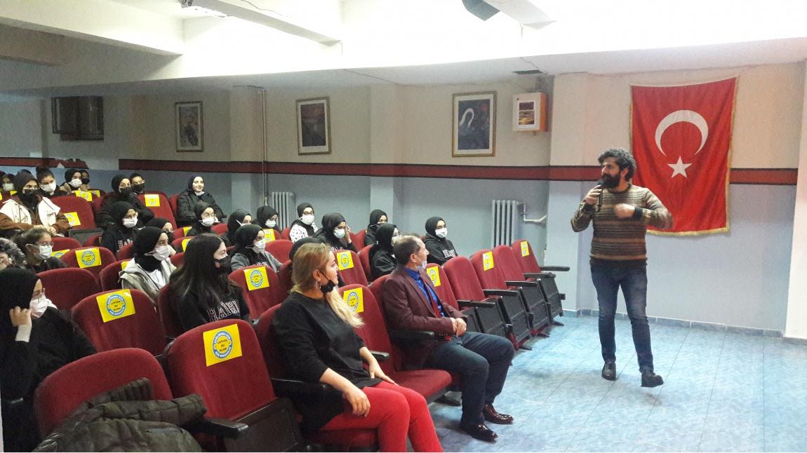 Okulumuz 10.Sınıf Öğrencilerine Eğitimci Yazar Fatih ANDI Tarafından ''Direnişten Dirilişe İstiklal Marşı Yolculuğu '' Konferansı Gerçekleştirildi